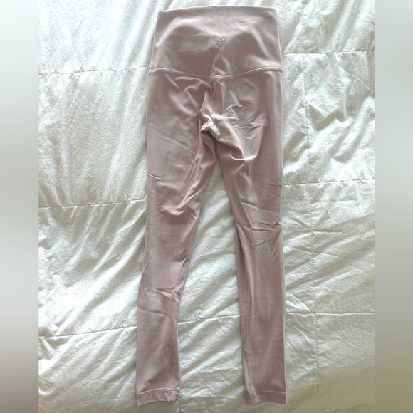 TNA Butter Cheeky High Rise Leggings sz XS in dusty pink - Picture 3 of 6